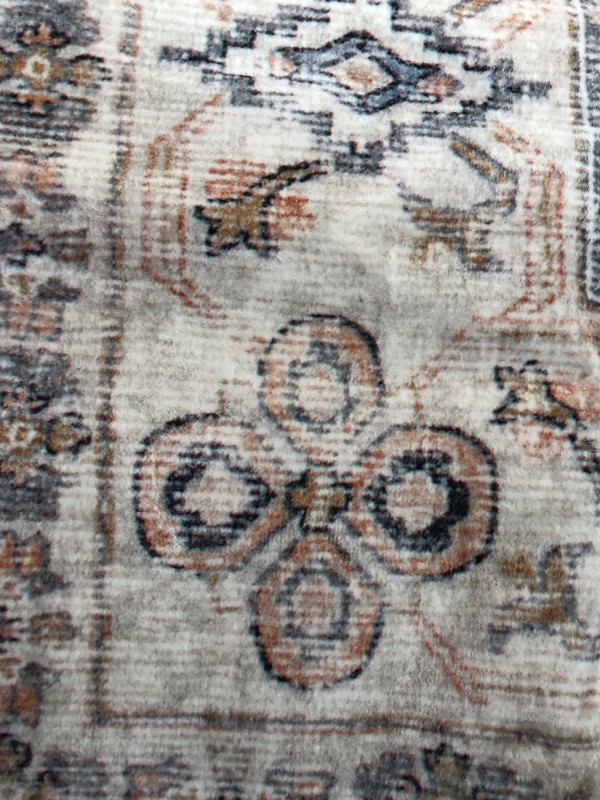 Photo 1 of 8' X 10' AREA RUG(UNKNOWN BRAND)