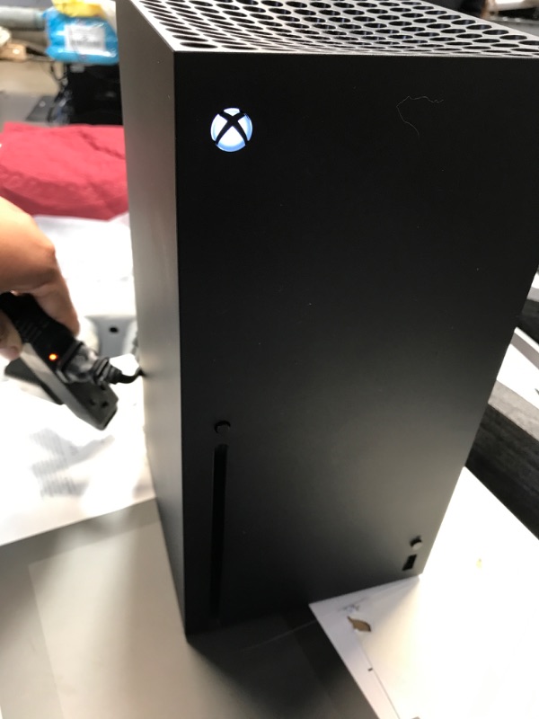 Photo 10 of (POWERS ON BUT DOESNT FUCTION)Microsoft Xbox Series X 1TB SSD Gaming Console - 8X Cores Zen 2 CPU, 12 TFLOPS. RDNA 2 GPU, 16GB. DDR6 RAM, Up to 120 FPS, 8K HDR, 4K UHD
