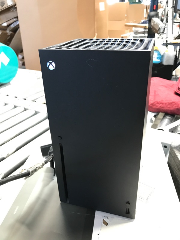 Photo 4 of (POWERS ON BUT DOESNT FUCTION)Microsoft Xbox Series X 1TB SSD Gaming Console - 8X Cores Zen 2 CPU, 12 TFLOPS. RDNA 2 GPU, 16GB. DDR6 RAM, Up to 120 FPS, 8K HDR, 4K UHD
