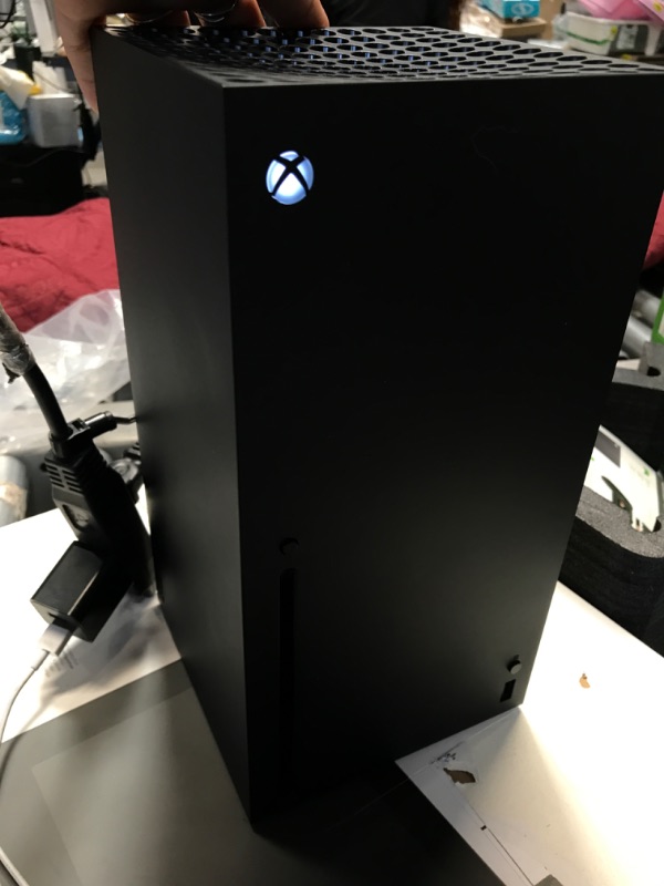 Photo 6 of (POWERS ON BUT DOESNT FUCTION)Microsoft Xbox Series X 1TB SSD Gaming Console - 8X Cores Zen 2 CPU, 12 TFLOPS. RDNA 2 GPU, 16GB. DDR6 RAM, Up to 120 FPS, 8K HDR, 4K UHD
