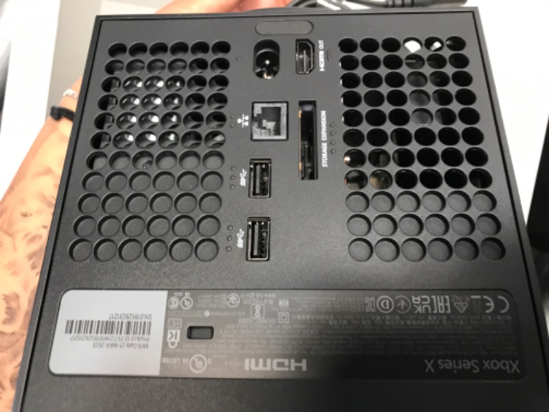 Photo 5 of (POWERS ON BUT DOESNT FUCTION)Microsoft Xbox Series X 1TB SSD Gaming Console - 8X Cores Zen 2 CPU, 12 TFLOPS. RDNA 2 GPU, 16GB. DDR6 RAM, Up to 120 FPS, 8K HDR, 4K UHD
