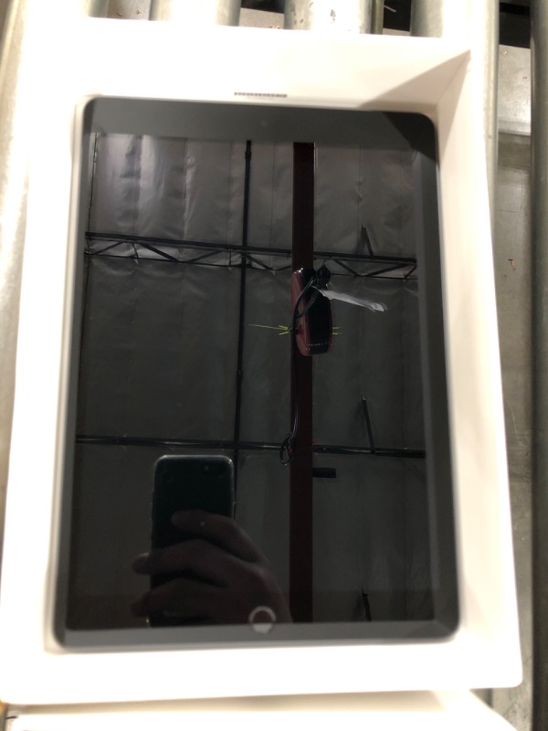 Photo 3 of Apple 10.2-inch iPad 2021 Wi-Fi 64GB - Space Gray
