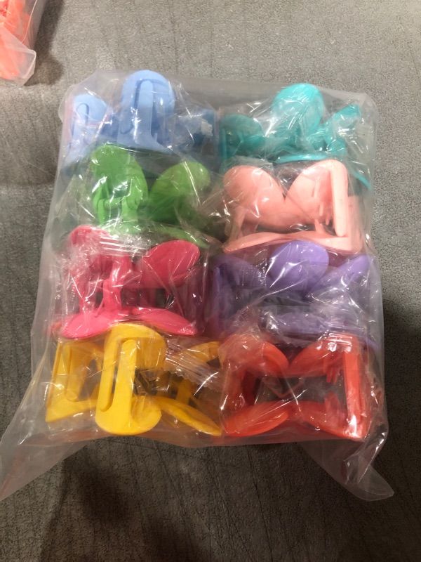 Photo 1 of Flower Hair Claw Clips 8PCS Big Cute Hair Clips Large Jaw Clips For Women Girls Thick Hair Large Daisy Clips Matte Claw Clips Non Slip Strong Hold For Thin Hair 8 Colors
