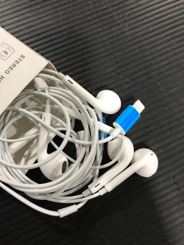 Photo 2 of 2pack apple headphones 