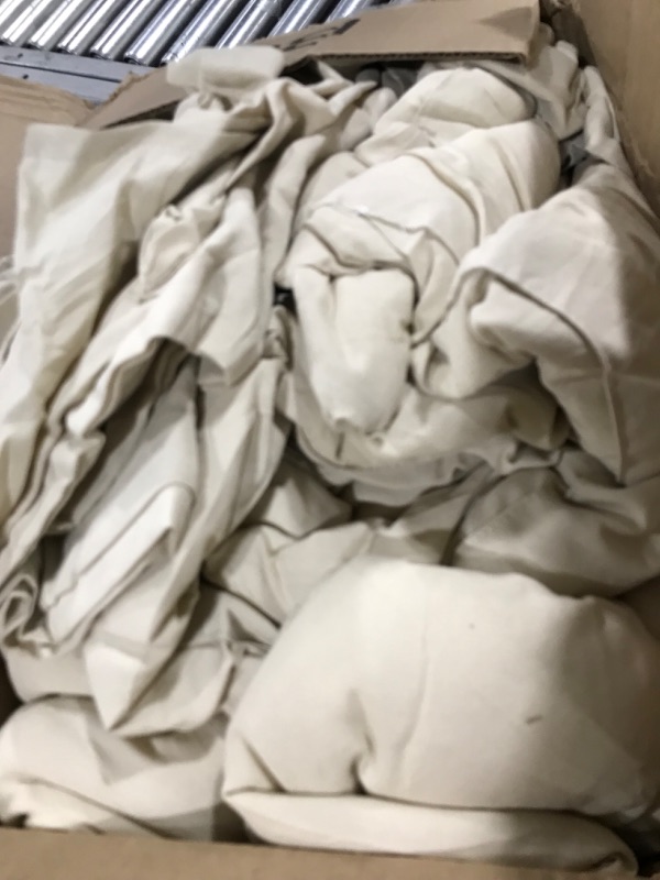 Photo 2 of Cream Colored Comforter Bed Set UNKNOWN SIZE