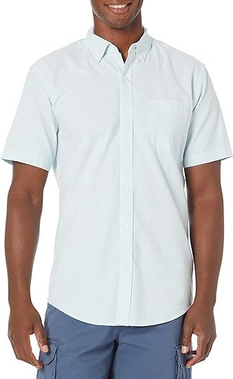 Photo 1 of Amazon Essentials Men's Regular-Fit Short-Sleeve Pocket Oxford Shirt Small
