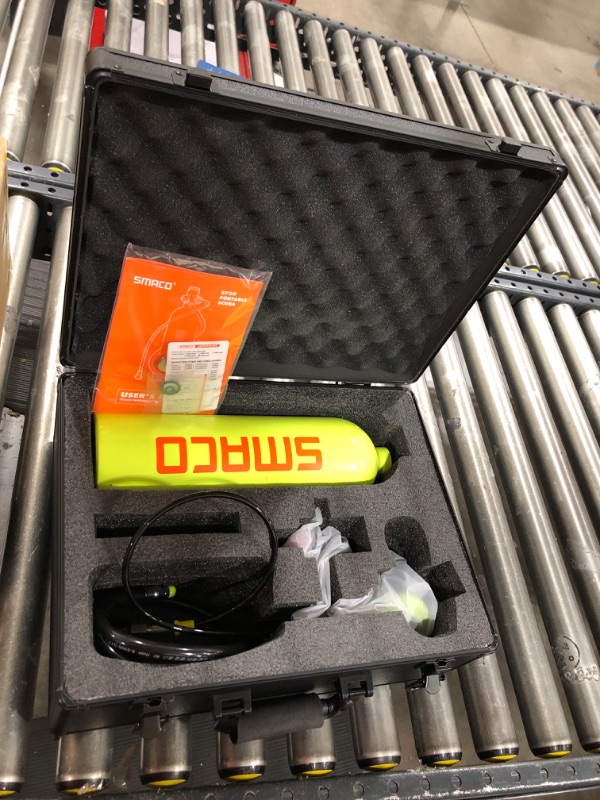 Photo 1 of SMACO Mini Scuba Tank 1.9L Capacity Diving Oxygen Tank Support 25-30 Minutes Underwater Breathing Small Scuba Tank Kit with Portable Box S700 Scuba Cylinder for Underwater Entertainment/Diving Work S700a-green