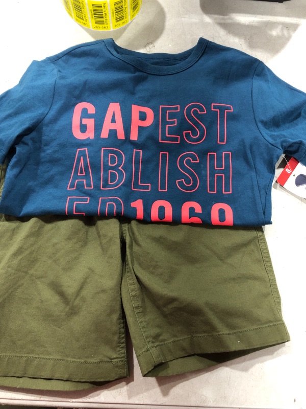 Photo 1 of BOYS GAP SHORT SET 
SIZE 8