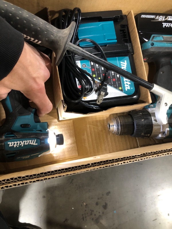 Photo 5 of Makita XT288T 18V LXT Lithium?Ion Brushless Cordless 2?Tool Combo Kit with 1/2" Hammer Driver-Drill and 4-Speed Impact Driver 5.0Ah
