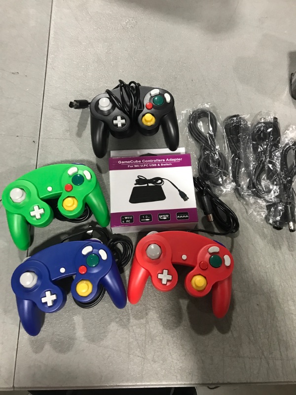 Photo 1 of 4 Controllers for Gamecube?with 4 Extension Cables and 4-Port USB Adapter for Switch PC Wii U Console (BBRG)