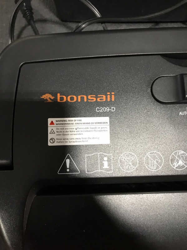 Photo 3 of Bonsaii 10-Sheet Cross Cut Paper Shredder, 5.5 Gal Home Office Heavy Duty Shredder for Credit Card, Staple, Clip with Transparent Window(C209-D)
PRIOR USE. POWERS ON. 