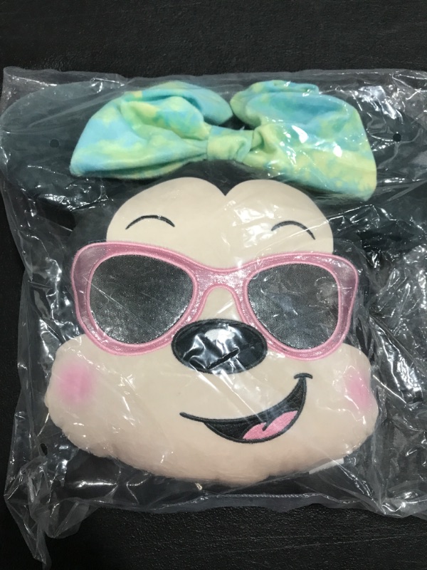 Photo 2 of Disney Street Beach 13.5-Inch Character Head Plush Minnie Mouse, Officially Licensed Kids Toys for Ages 2 Up, Gifts and Presents, Amazon Exclusive