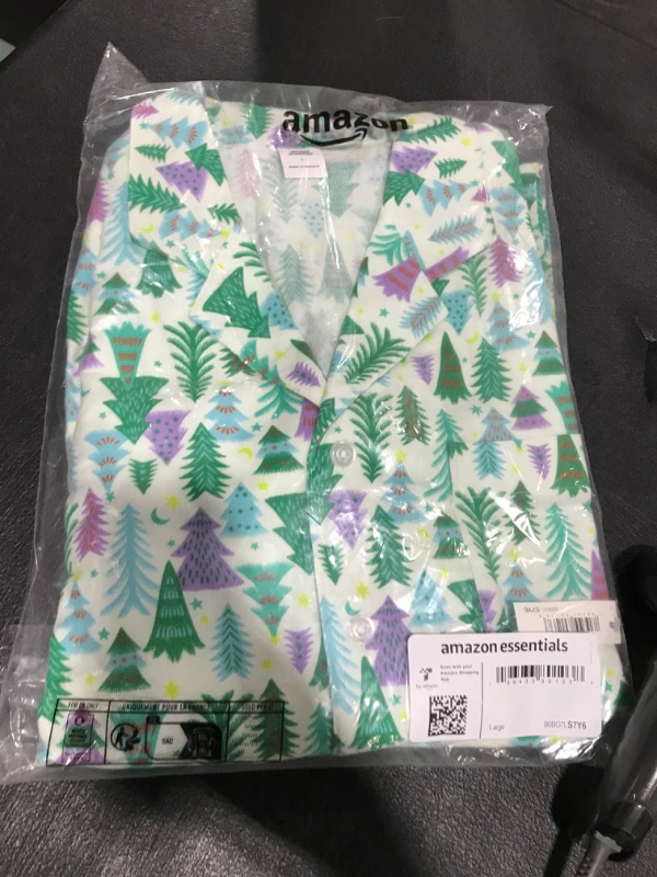 Photo 2 of Amazon Essentials Men's Flannel Pajama Set Large Eggshell White Festive Tree