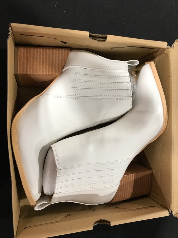 Photo 2 of [Size 6.5] ZBY Ladies Bootlets- White
