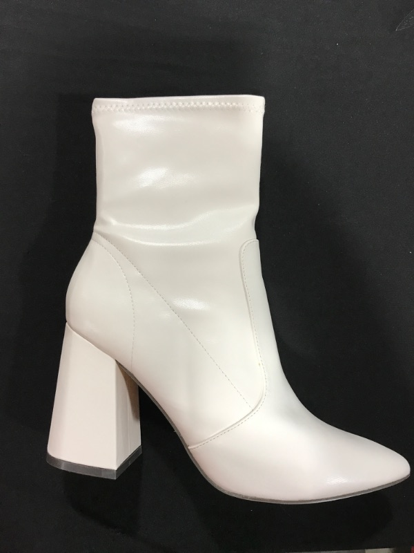 Photo 1 of [Size 8]  Women's Chunky Heel Boot- White