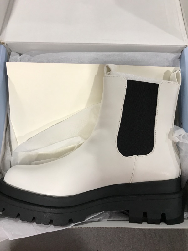 Photo 1 of [Size 7] Women's Mid Short Boot- White