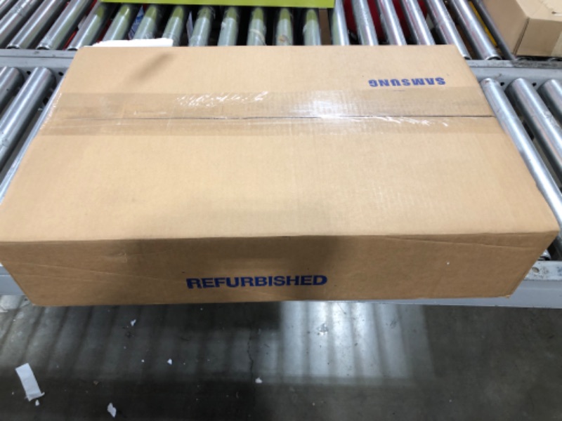 Photo 1 of Samsung 27in White Super-Slim Curved 1080p LED Monitor, 1920 x 1080 Resolution (Renewed)
