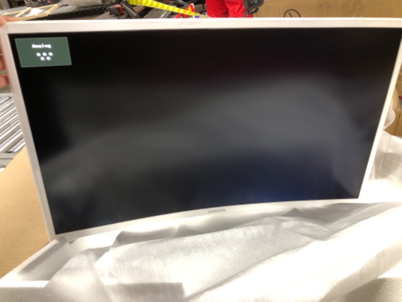 Photo 1 of Samsung 27in White Super-Slim Curved 1080p LED Monitor, 1920 x 1080 Resolution (Renewed)
