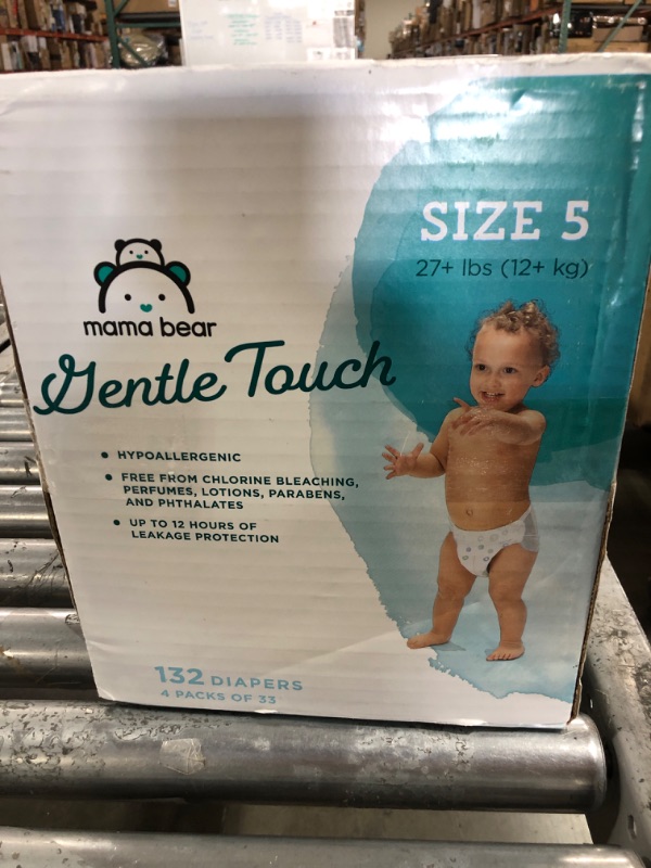 Photo 2 of Amazon Brand - Mama Bear Gentle Touch Diapers, Hypoallergenic, Size 5, 132 Count (4 packs of 33), White
