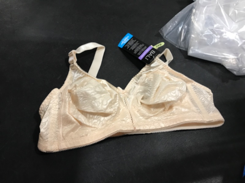 Photo 2 of Bali Double Support Spa Closure Wireless Bra 38B