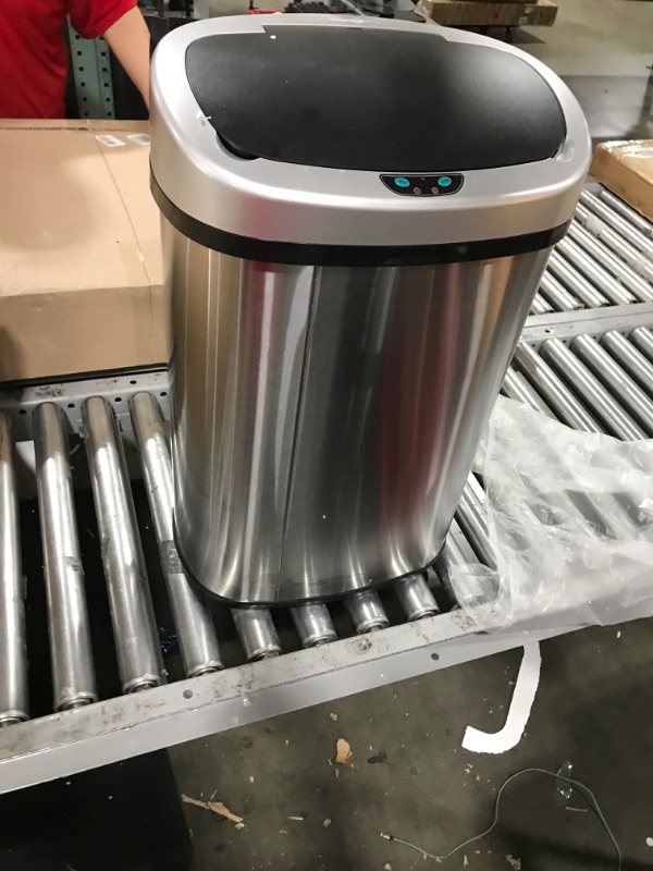 Photo 1 of 13 Gallon Oval Trashbin 