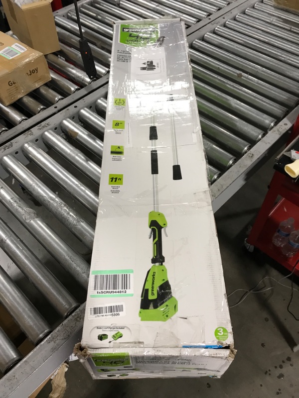 Photo 8 of Greenworks PS40B210 8-Inch 40V Cordless Pole Saw, 2Ah Battery