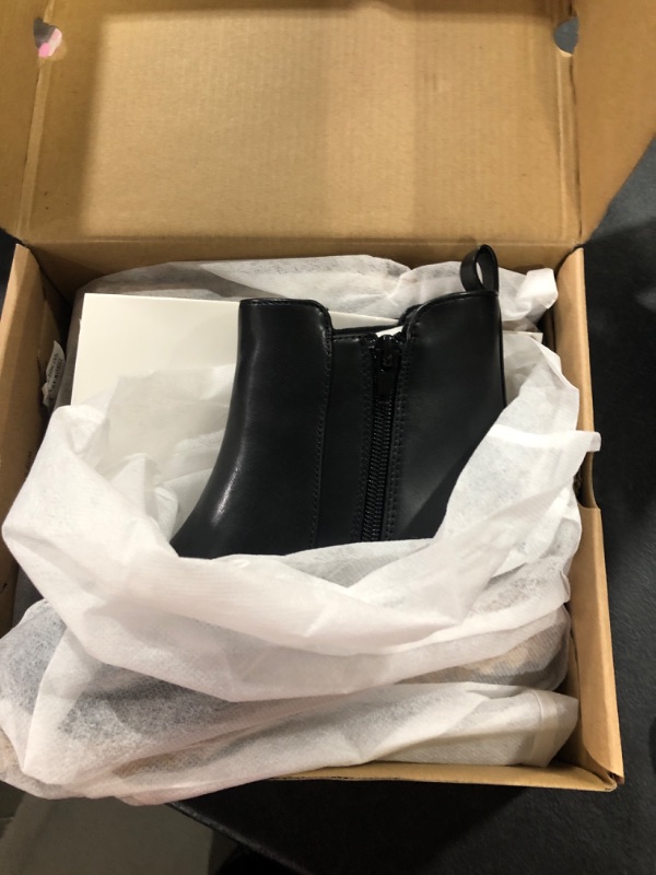Photo 1 of Ermonn Girls Ankle Boots Non-Slip Lug Sole Side Zipper Fashion Chelsea Winter Booties(Toddler/Little Kid/Big Kid) 3Y