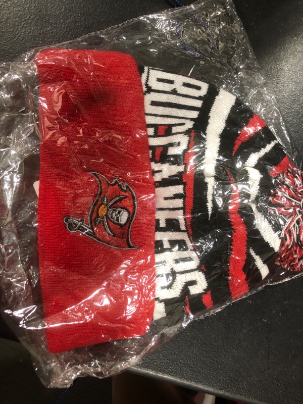 Photo 1 of  BUCCANEERS ILAVSHON Classic Sports Knit Hat Beanie Cap with Pom-pom for Adult Men Women Winter Gift 