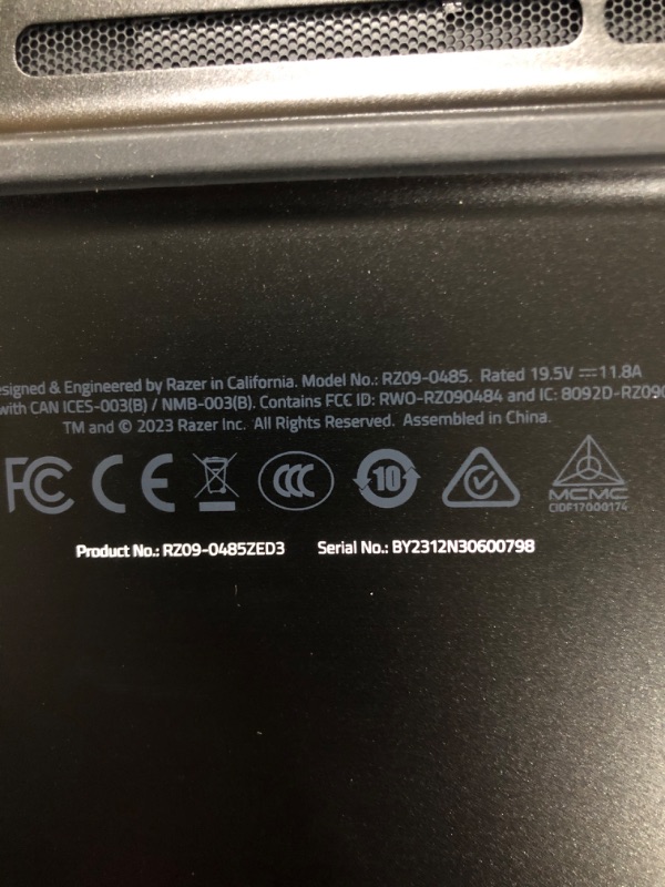 Photo 6 of Razer Blade 15 - 15.6" 240 Hz - Intel Core i7 13th Gen 13800H (2.50GHz) - NVIDIA GeForce RTX 4070 Laptop GPU - 16 GB DDR5 - 1 TB PCIe SSD - Windows 11 Home 64-bit - Gaming Laptop (RZ09-0485ZED3-R3U1 )
