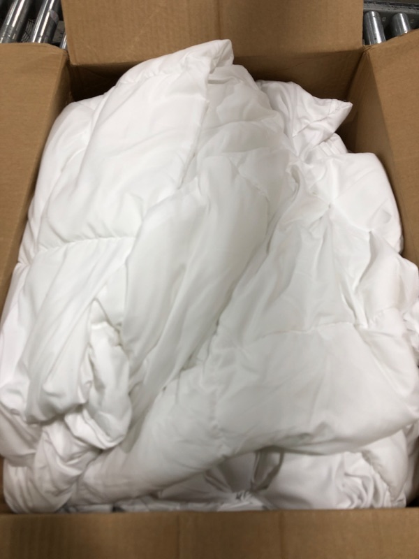 Photo 2 of  White Bed Comforter - UNKNOWN SIZE