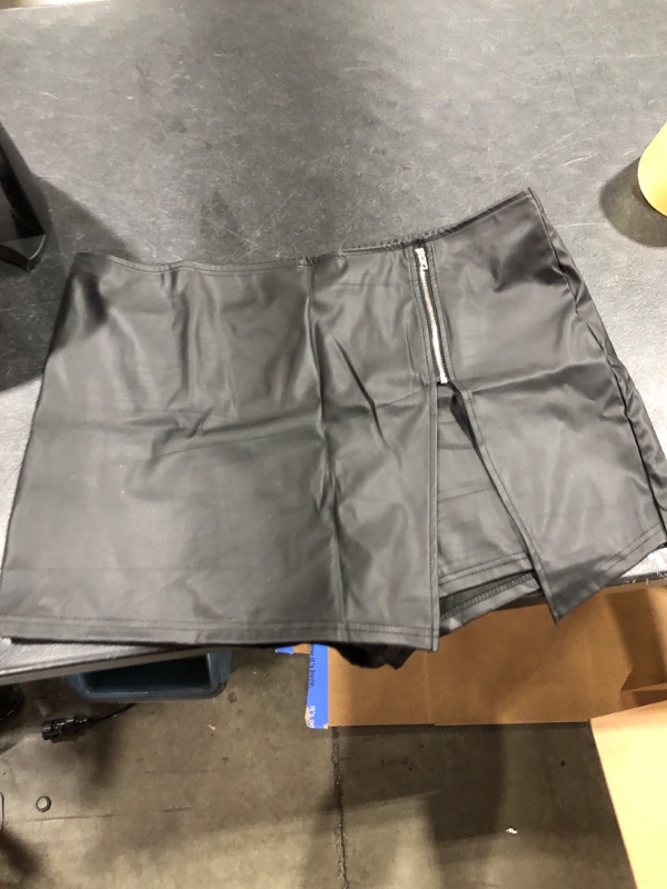 Photo 2 of MakeMeChic Women's Plus Size Faux Leather Shorts Zipper Front Split PU Leather Skorts X-Large Plus Black