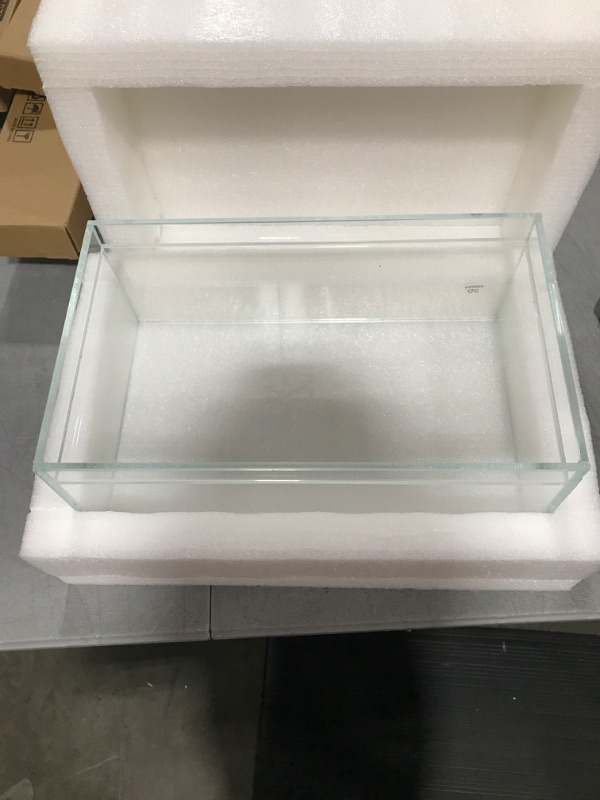 Photo 1 of Fzone 1.7 Gal Nano Rimless Aquarium Low Iron Fish Tank NovaClear Ultra-White Translucent Glass Verso Series Nano Shallow Pond Levitating Floating Air Aquarium(A30-W18) 1.7Gal, 11.8''x7.0''x4.7''
