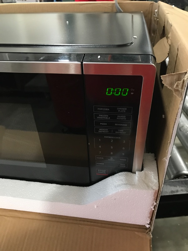 Photo 3 of 0.9 cu. ft. 900-Watt Countertop Microwave in Stainless Steel