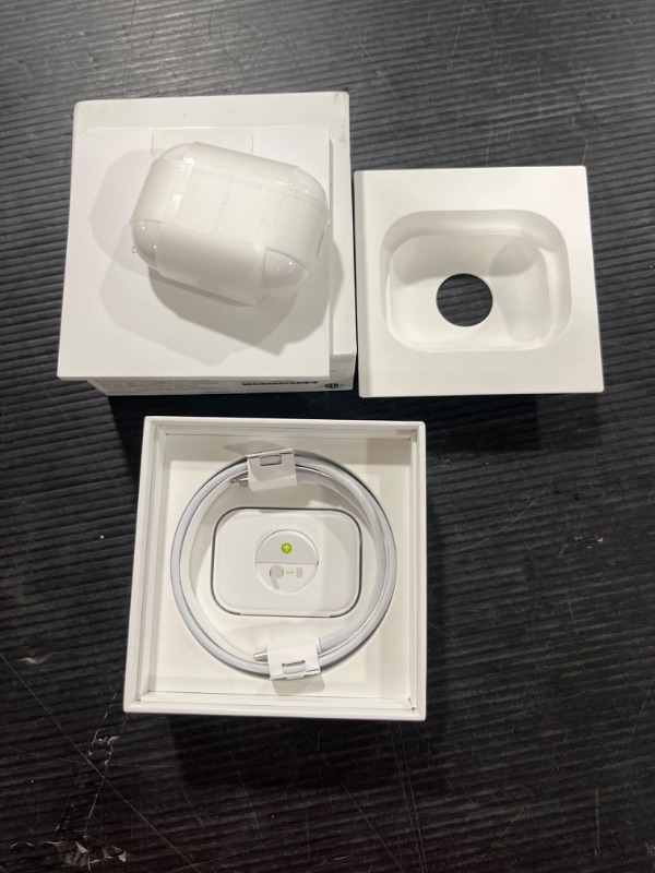 Photo 3 of Apple AirPods Pro (2nd Generation)
