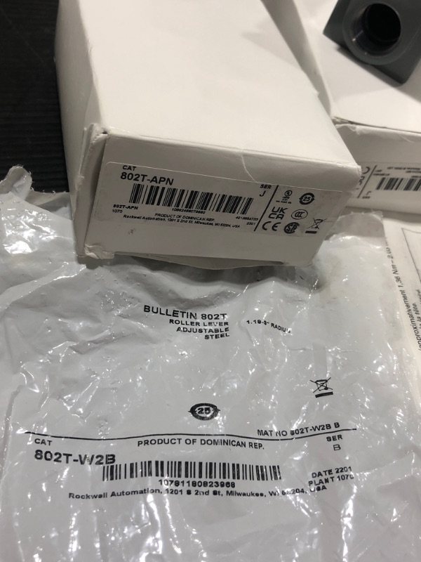 Photo 1 of 802T-AP Limit Switch, NEMA Type 4/13 Oiltight, Plug-in, Lever Type, Spring Return WITH LIGHT INDICATOR  - 5 PIECES //
802T Series Limit Switch for Use with 802T Limit Switch - 18 PIECES  //