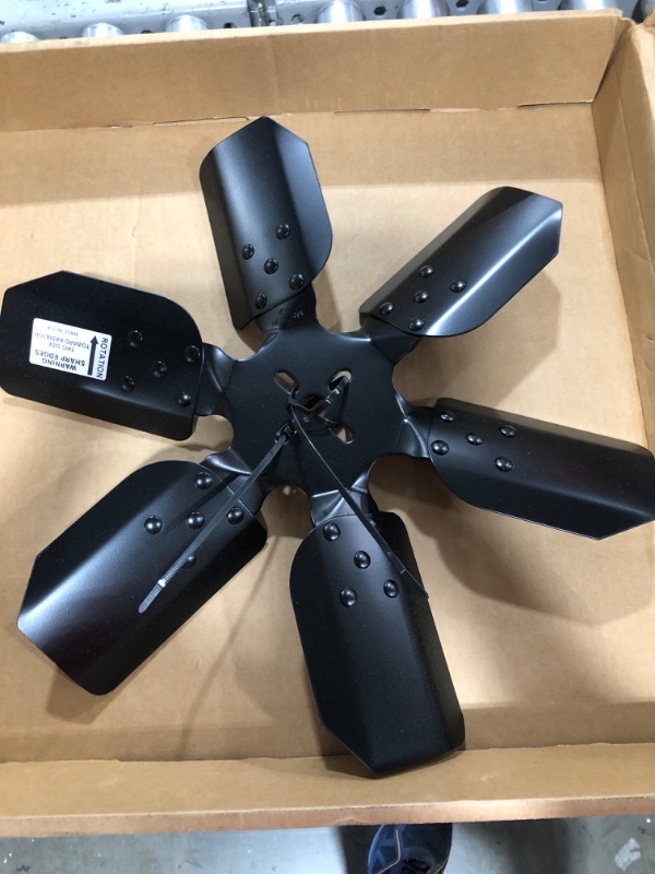 Photo 1 of Derale 17318 Heavy Duty Fan Blade Series 1000 18" Steel Rigid Race Belt Driven Fan Standard Rotation