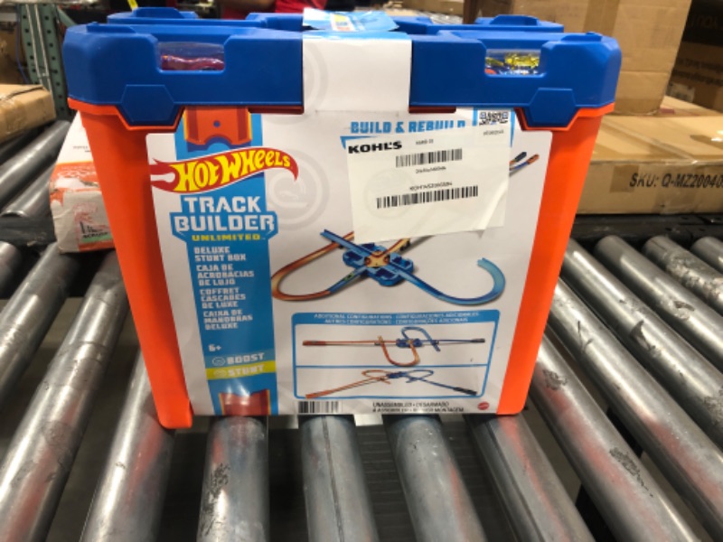 Photo 2 of Hot Wheels Track Builder Playset, Deluxe Stunt Box with 25 Component Parts & 1:64 Scale Toy Car (Amazon Exclusive)