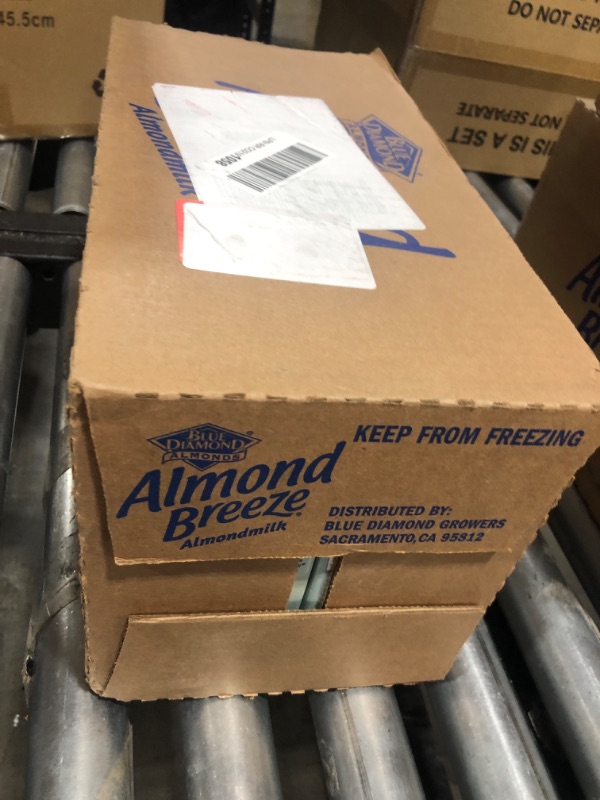 Photo 2 of Almond Breeze Dairy Free Almondmilk Blend, Almond Coconut, Unsweetened Original, 32 Fl Oz (Pack of 12) EXP-- OCT/03/2023
