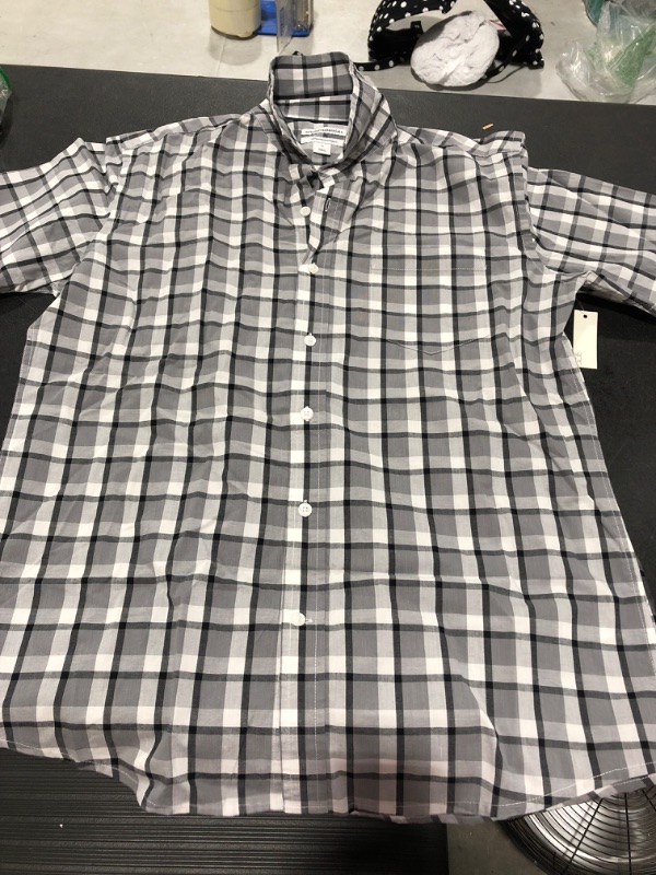 Photo 2 of Amazon Essentials Men's Regular-Fit Short-Sleeve Poplin Shirt