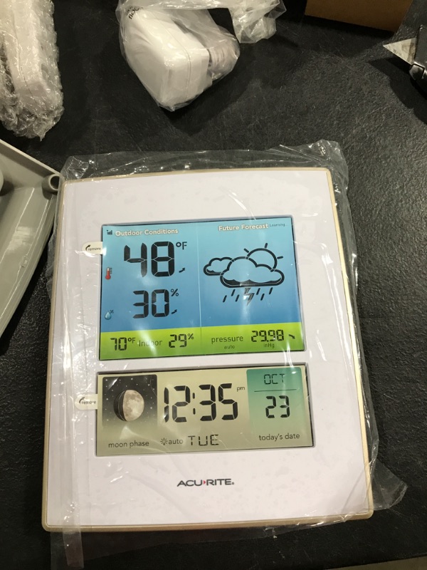 Photo 2 of AcuRite 02031RM Weather Station with Forecast/Temperature/Humidity/Moon Phase, White
