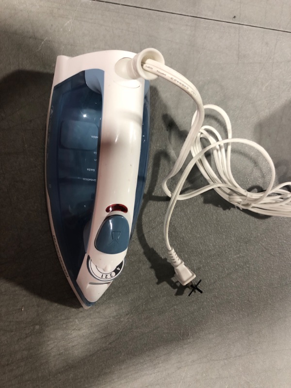 Photo 1 of black decker steam iron mole ir40v 