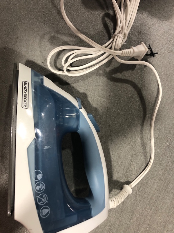 Photo 3 of black decker steam iron mole ir40v 