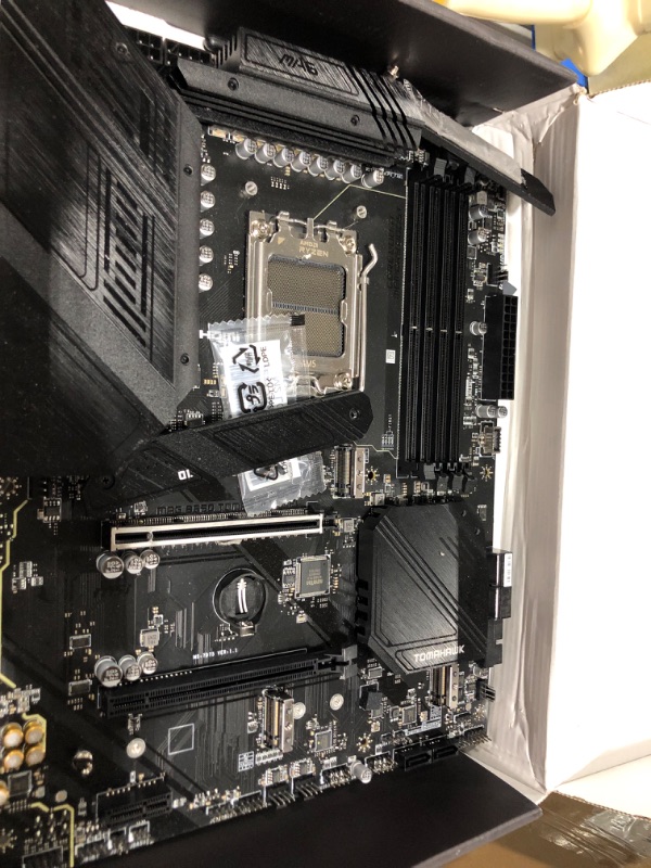 Photo 2 of MSI MAG B650 Tomahawk WiFi Gaming Motherboard (AMD AM5, ATX, DDR5, PCIe 4.0, M.2, SATA 6Gb/s, USB 3.2 Gen 2, HDMI/DP, Wi-Fi 6E, AMD Ryzen 7000 Series Desktop Processors)