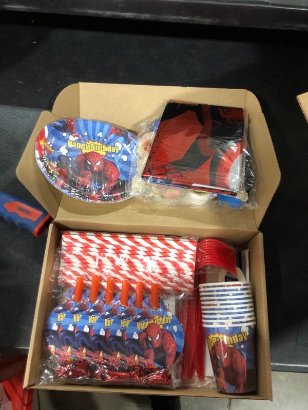 Photo 1 of 224 PCS SUPERHERO BIRTHDAY SUPPLIES  SPIDERMAN