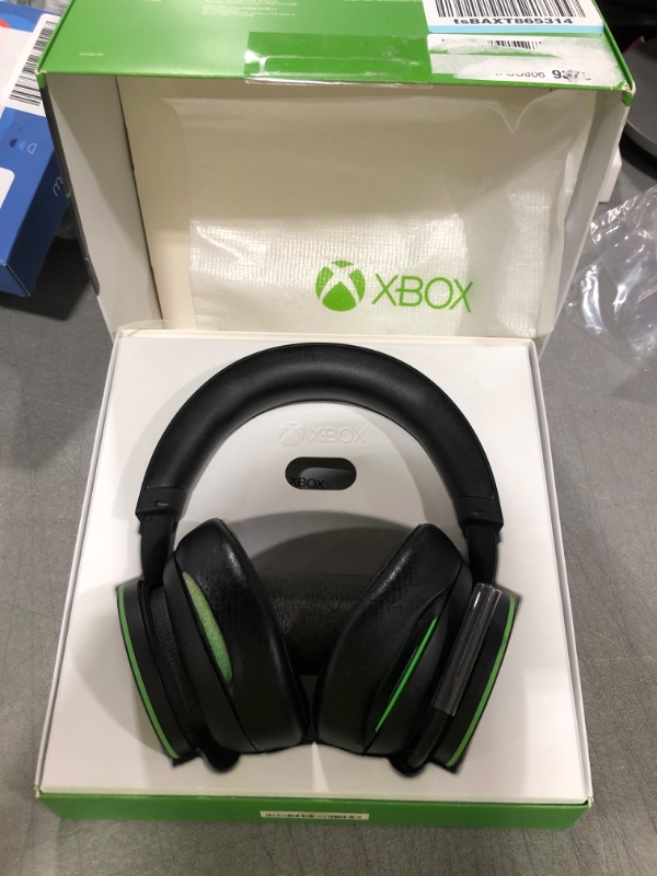 Photo 2 of Xbox Wireless Headset – Xbox Series X|S, Xbox One, and Windows 10 Devices
