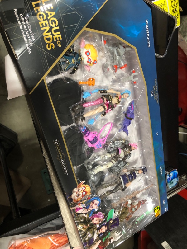 Photo 2 of Dual Cities Pack w/ Exclusive Jinx, Heimerdinger, Vi, Caitlyn, Ekko, 4-Inch Figures, Ages 12 and Up