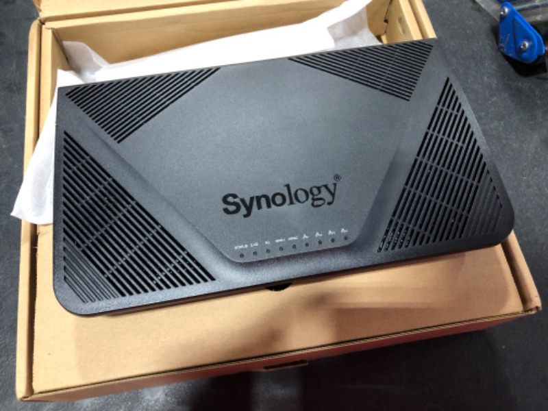 Photo 2 of Synology RT2600ac – 4x4 dual-band Gigabit Wi-Fi router, MU-MIMO, powerful parental controls, Threat Prevention, bandwidth management, VPN, expandable coverage with mesh Wi-Fi
