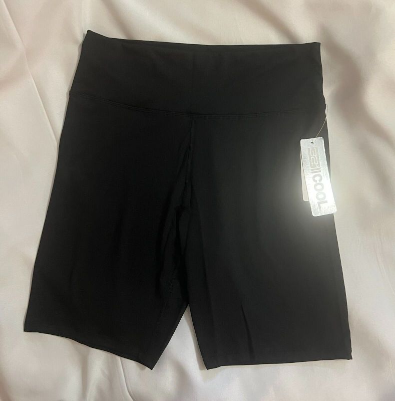 Photo 1 of 32 DEGREES Cool Women's 1 Ultra-Stretch Bike Short Light Support Lounging Yoga Size L
