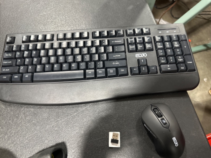 Photo 1 of Computer keyboard with wireless mouse 