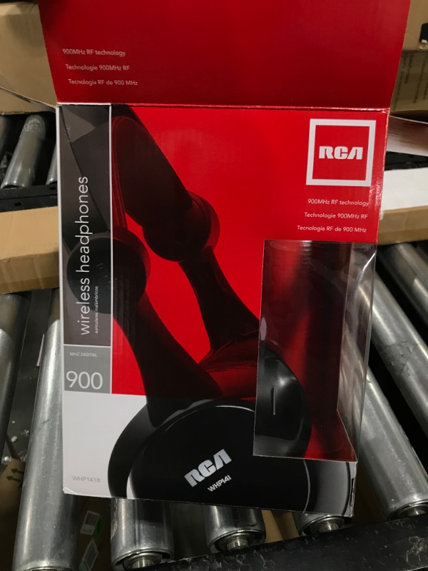 Photo 3 of Audiovox RCA Black Wireless 900MHz Full-Size Headphones